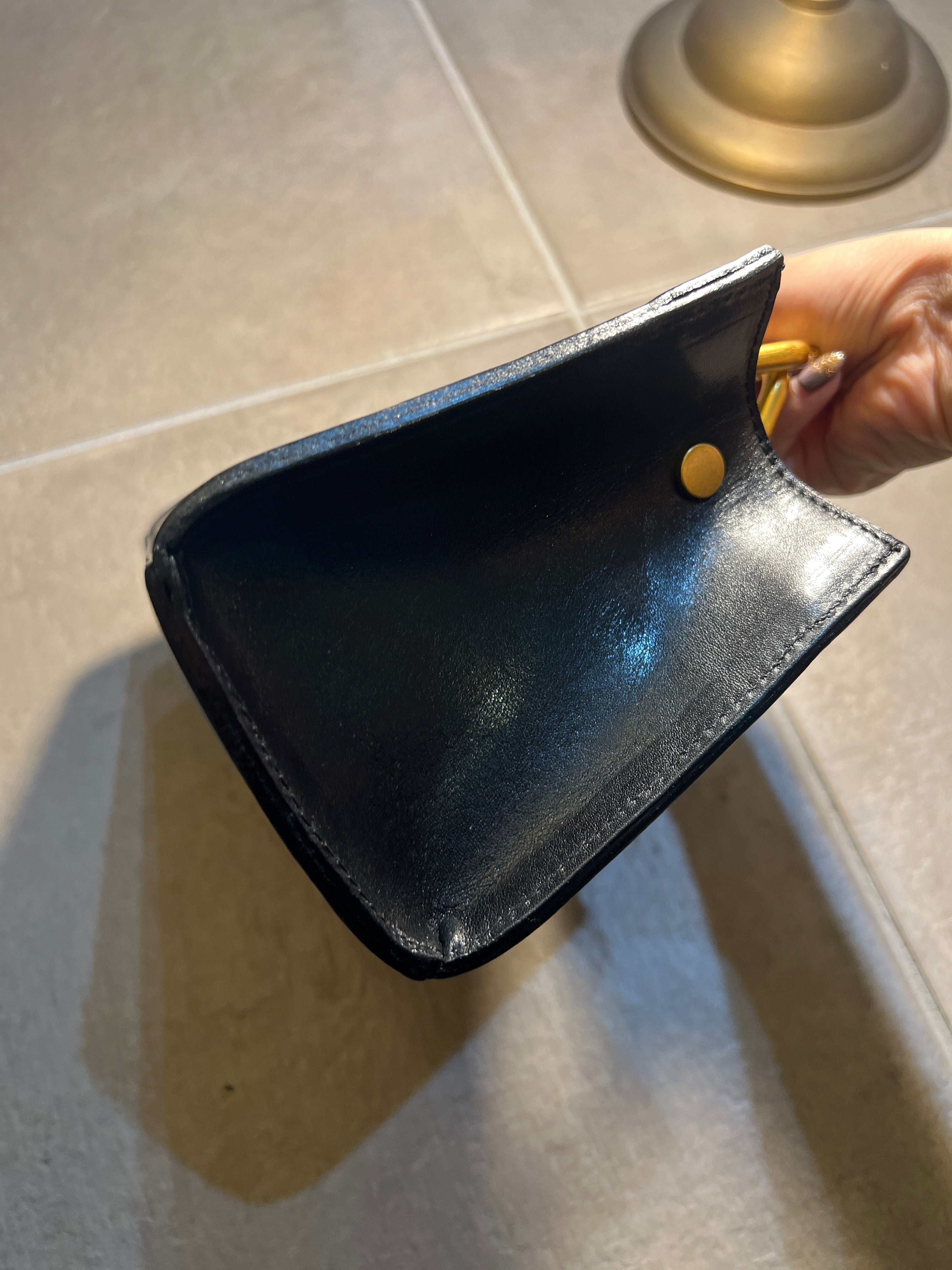 予約商品】BLACKプレゼント付🎁 Wallet gold handle bag – EMMA AURA