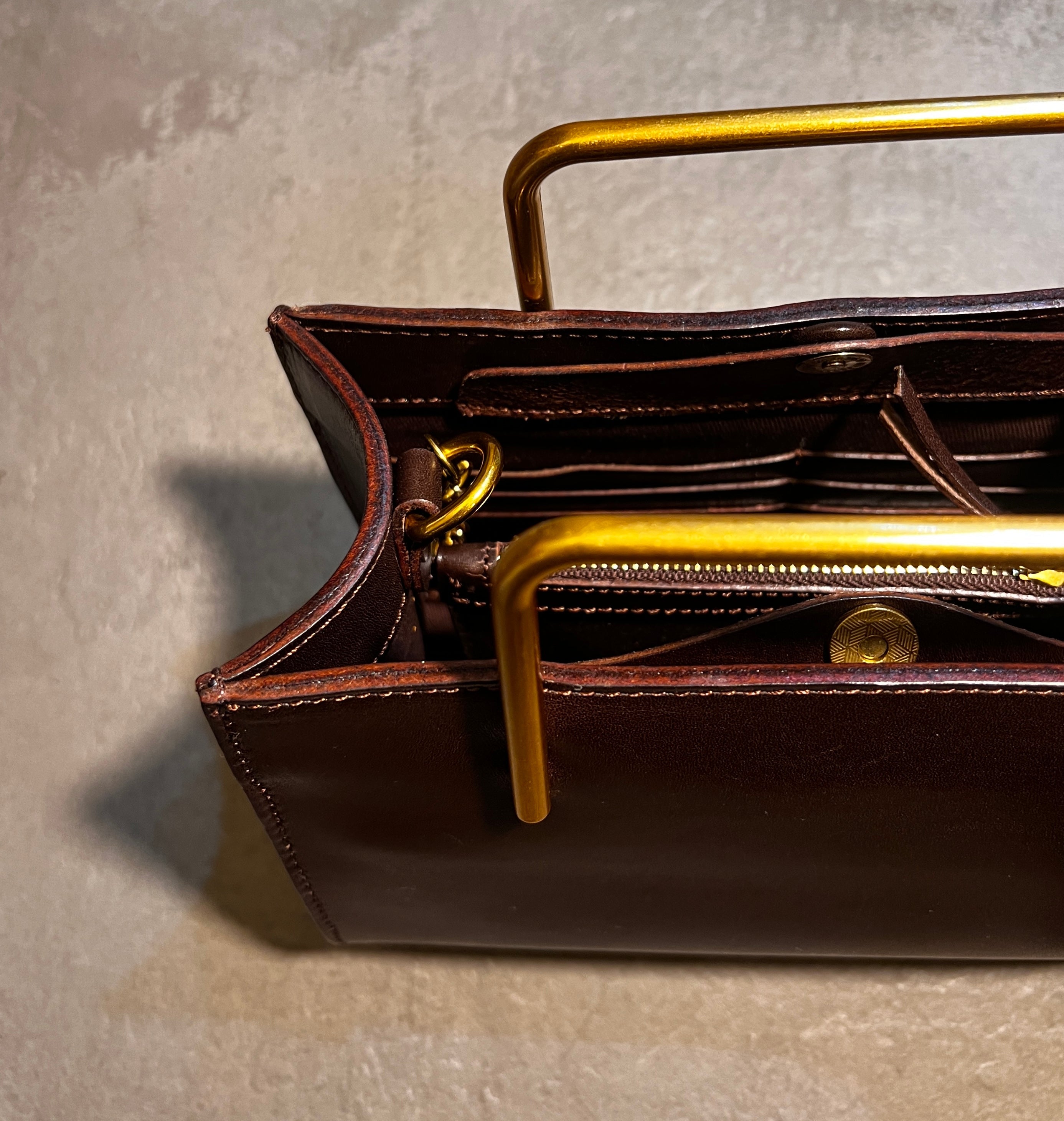 予約商品】coffeeプレゼント付🎁 Wallet gold handle bag – EMMA AURA