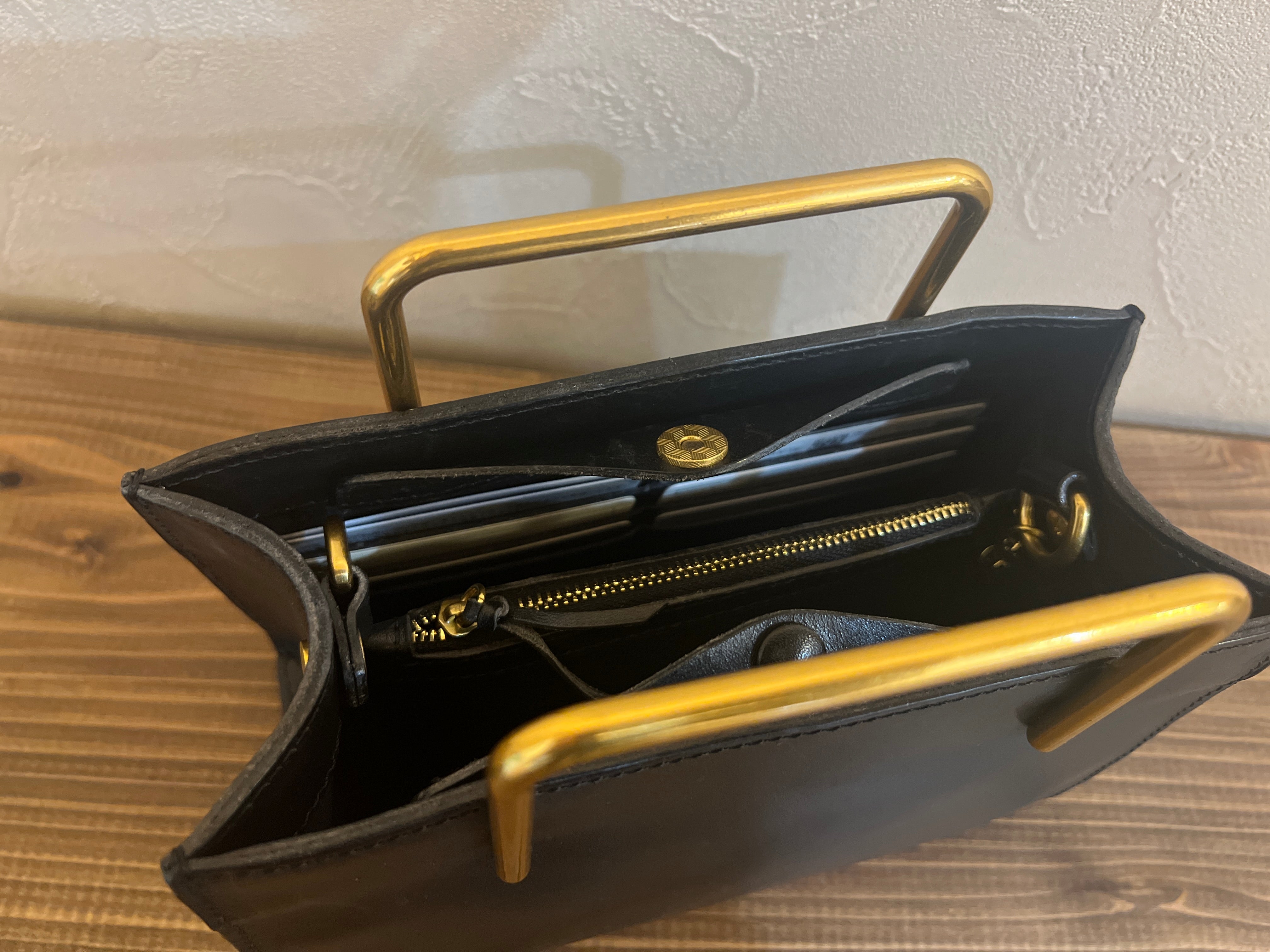 予約商品】coffeeプレゼント付🎁 Wallet gold handle bag – EMMA AURA